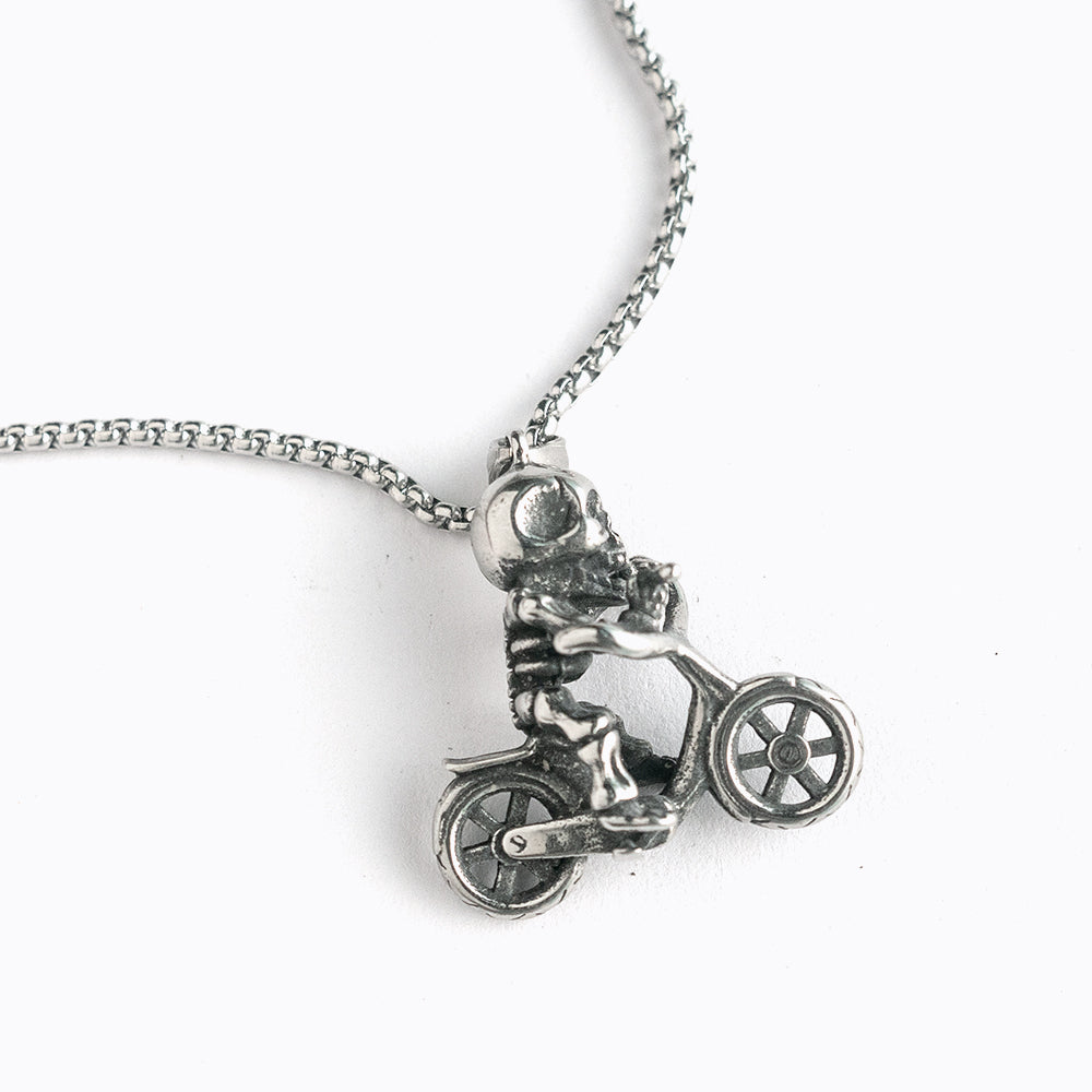 骷髏少年腳踏車吊飾項鍊 N1046