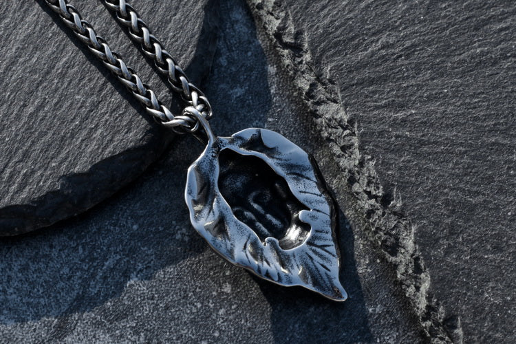 Buddha Śākyamuni Bodhi Leaf Stainless Steel Necklace