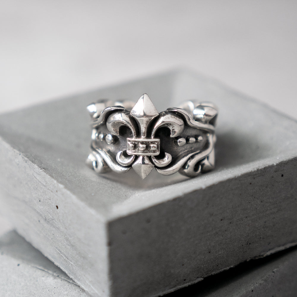 Fleur de Lis Silver Gothic Ring – XY ELEMENT