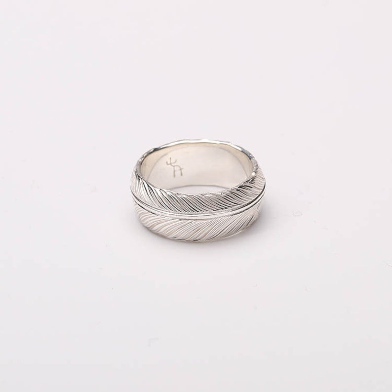 Silver Komaru Feather Ring