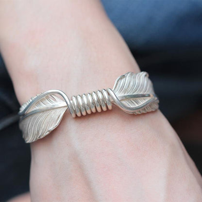 KAZEKIRI Feather Handschwingen Cuff Bracelet
